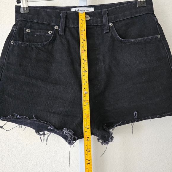 REFORMATION JEANS Dixie High Rise Black Wash Pull-On Raw Hem Jean Shorts Sz 26 - Picture 12 of 13